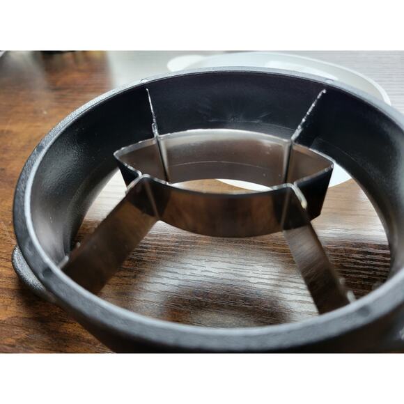 Pampered Chef 2418 Black Mango Wedger w/Stainless Steel Blades & Cover - Picture 5 of 8